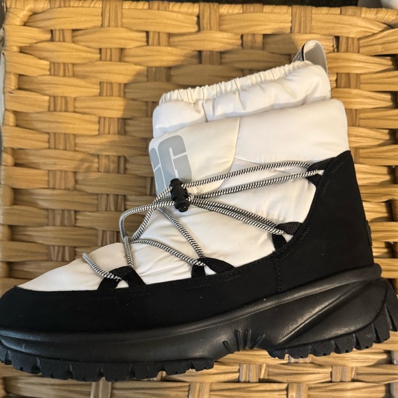 COPY - Yose Puffer Ugg Boots - Picture 4 of 4